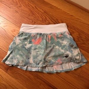 LULULEMON light mint green camo style tennis skirt